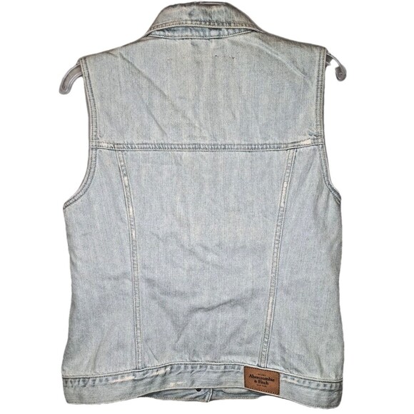Abercrombie & Fitch NWT Light Wash Distressed Denim Trucker Vest Womens Large - Picture 2 of 10